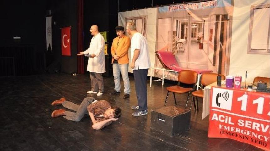 Sağlık&ccedil;ılar Tiyatroda Buluştu