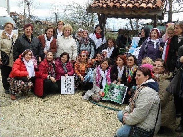 Kadın Vekiller Köylü Kıyafeti Giyerek Dünya Su Günü'nü Kutladı