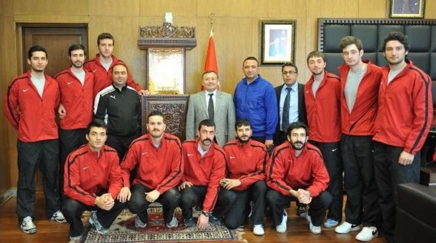 Yarı Final Sevincini Kabak&ccedil;ı&rsquo;yla Paylaştılar