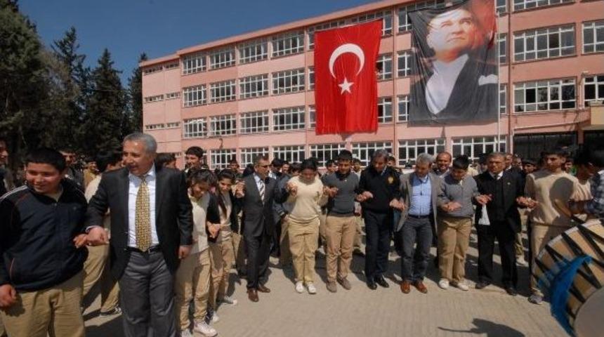 &Ccedil;elikcan Nevruz Bayramını &Ouml;ğrencilerle Kutladı