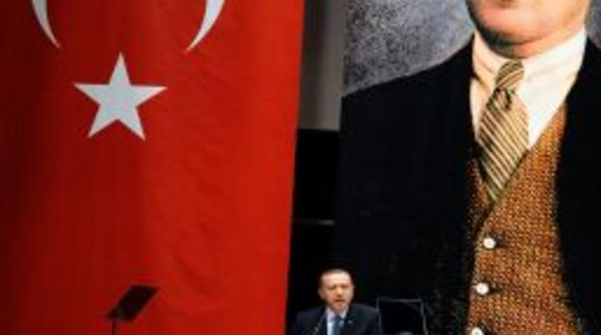 "Ay Yıldızlı Bayrağın Olmaması S&uuml;reci Sabote Etmeye Y&ouml;nelik Bir Provokasyon"