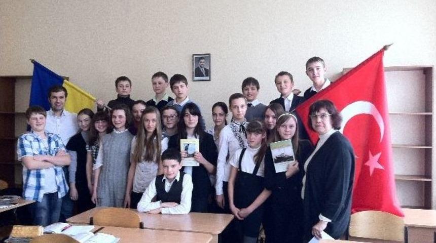 Marmaris'ten Ukrayna'daki T&uuml;rk&ccedil;e Sınıfına Destek