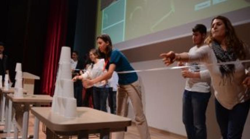 UA&Uuml; İngilizceyi Etkinliklerle &Ouml;ğretiyor