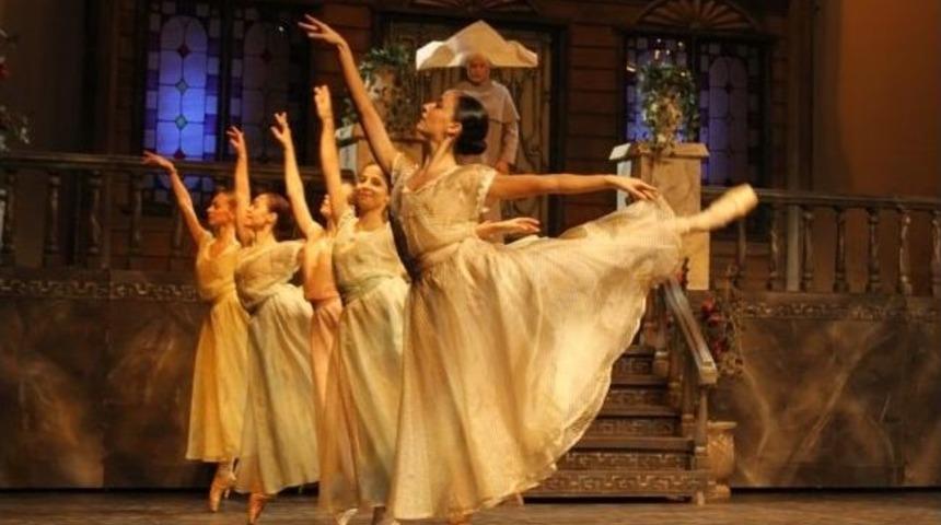 Alzheımer Hastaları &ldquo;&ccedil;alıkuşu&rdquo; Balesini İzledi