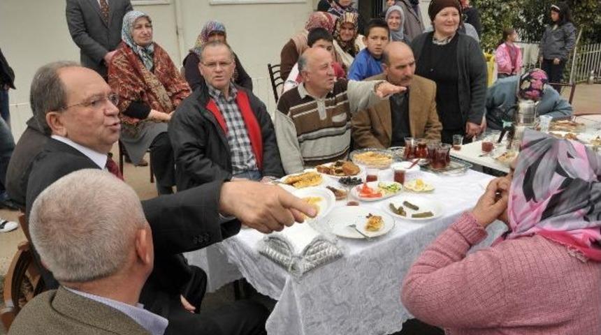 Burma, Y&ouml;r&uuml;kler Sitesi Sakinlerinin Konuğu Oldu