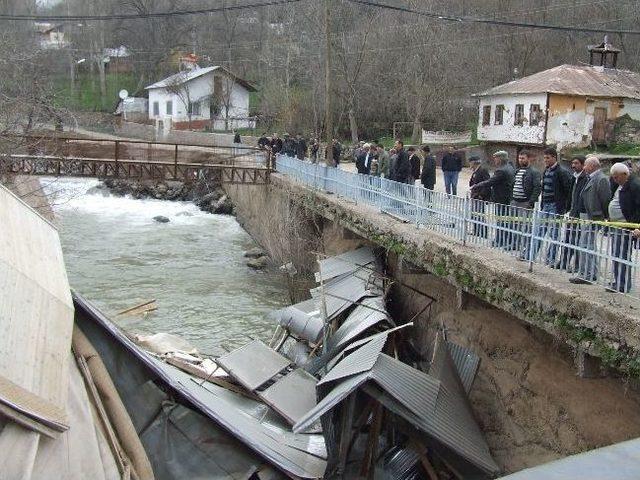 Giresun’un Şebinkarahisar İlçesinde 3 Katlı Bina Çöktü