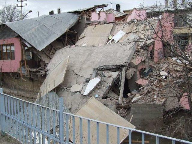 Giresun’un Şebinkarahisar İlçesinde 3 Katlı Bina Çöktü