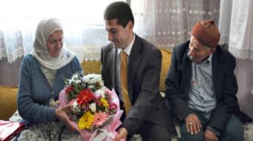 Vali Yardımcısı Pala, Yaşlıları Ziyaret Etti