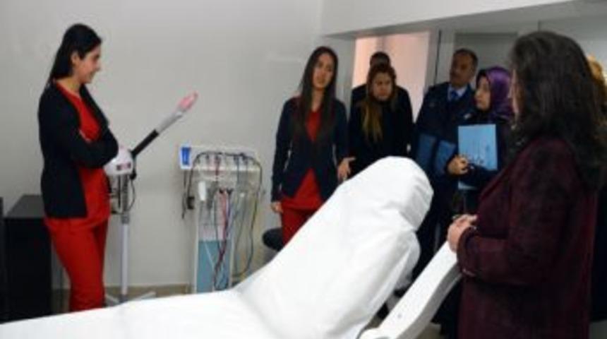 Belediye G&uuml;zellik Salonlarını Denetledi
