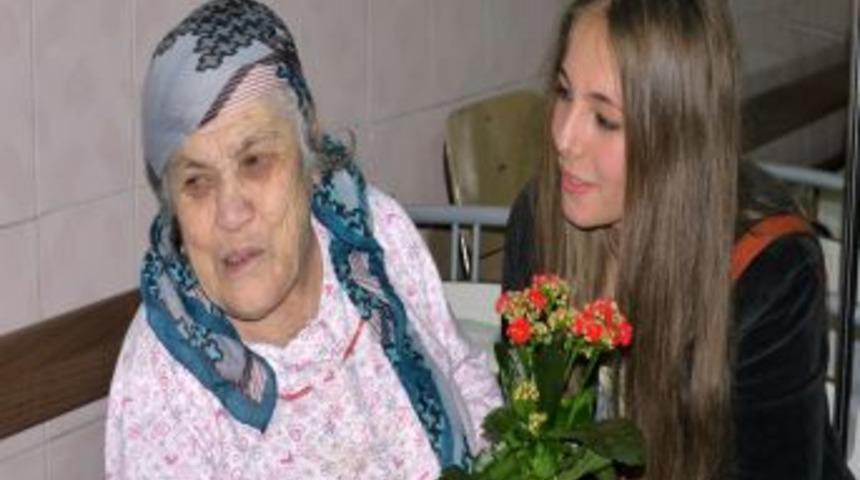 Dar&uuml;laceze Saygı Kul&uuml;b&uuml; Yaşlıları Mutlu Etmeye Devam Ediyor