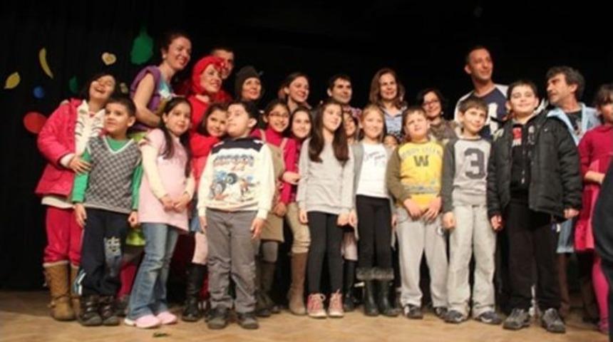 &Ccedil;ocuklar Obetize Konusunda Tiyatro Oyunu İle Bilin&ccedil;lendirildi
