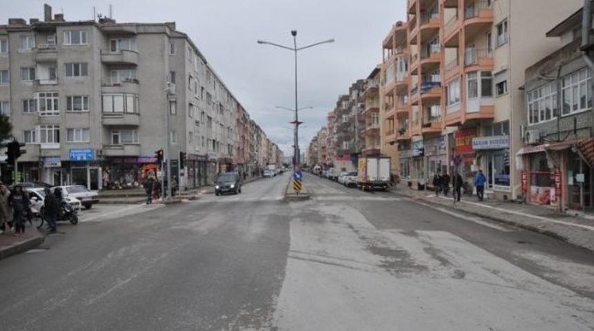 Atat&uuml;rk Caddesi'nde Yenileme &Ccedil;alışmaları