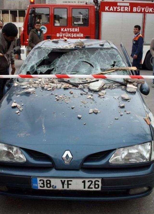 U&ccedil;an &Ccedil;atının Altında Kalan Bir Kişi Ağır Yaralandı 1