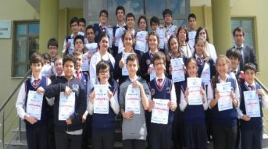 &Uuml;lkem Koleji &Ouml;ğrecileri, D&uuml;nya Matematik G&uuml;n&uuml; Yarışmasında