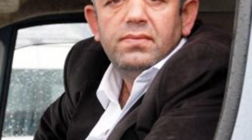 Minib&uuml;s Şof&ouml;r&uuml; Aracı Bağlanınca Kendini Araca Kilitledi