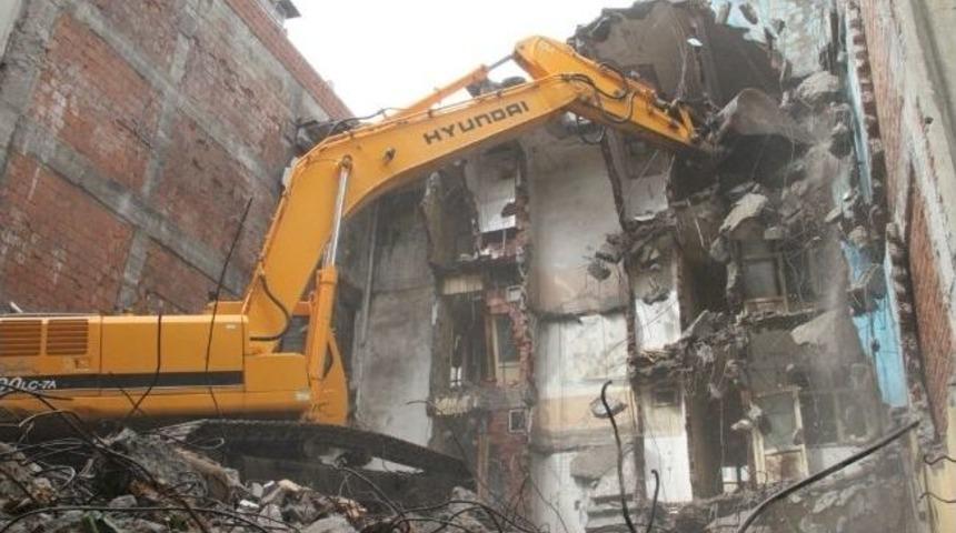 İlkadım'da Metruk Binaların Yıkımına Başlandı