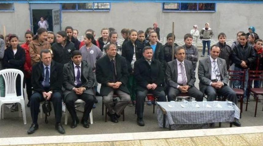 Boz&uuml;y&uuml;k'te &Ouml;ğrenciler Fidan Dikti