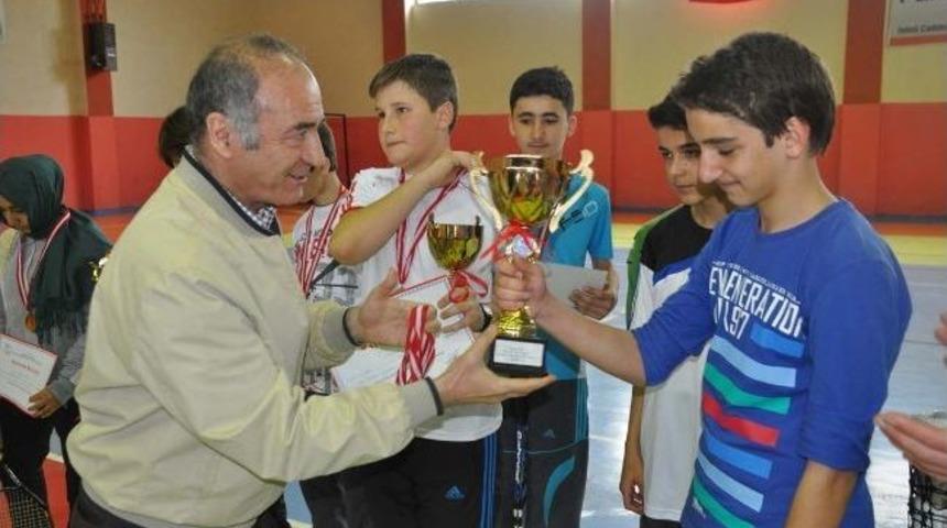 Okullar Arası Yıldızlar Tenis İl Birinciliği M&uuml;sabakaları Sona Erdi