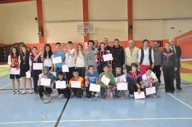 Okullar Arası Yıldızlar Tenis İl Birinciliği M&uuml;sabakaları Sona Erdi 1
