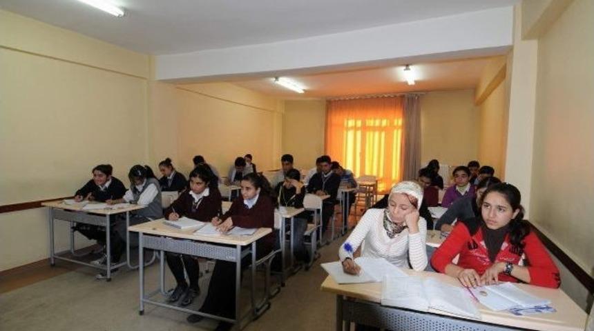 G&uuml;zelbey Ygs Adaylarına Başarı Diledi