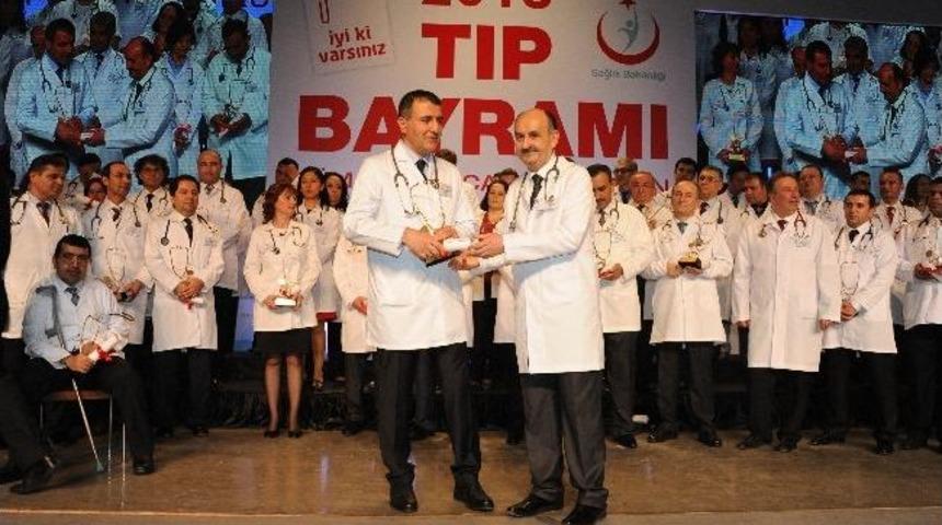 Rize&rsquo;de Yılın Doktoru