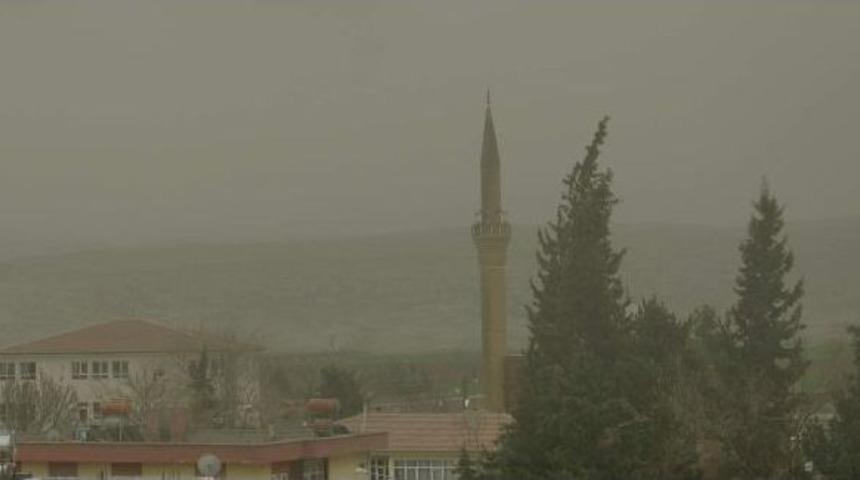 Araban&rsquo;da G&ouml;ky&uuml;z&uuml;n&uuml; Toz Bulutu Kapladı