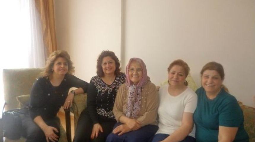 İhtiyar: Yaşlılar Başımızın Tacıdır