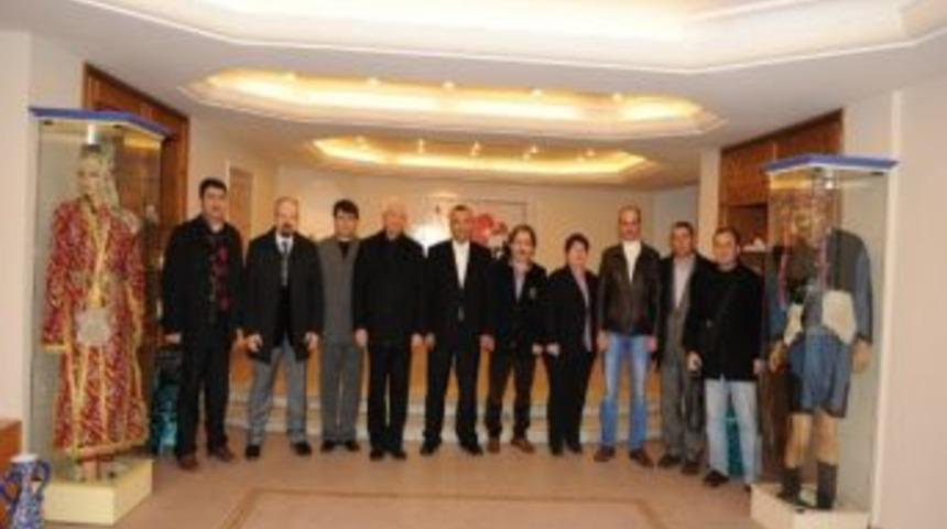 Cemiyet'ten Vali &Ccedil;ift&ccedil;i'ye Ziyaret