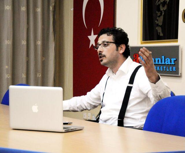 BİK ten  Fotoğraf Ve Foto Muhabirliği  Konulu Seminer 1