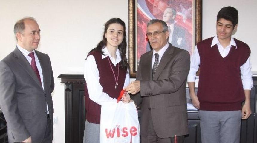 Başarılı Okullar &Ouml;d&uuml;llendirildi