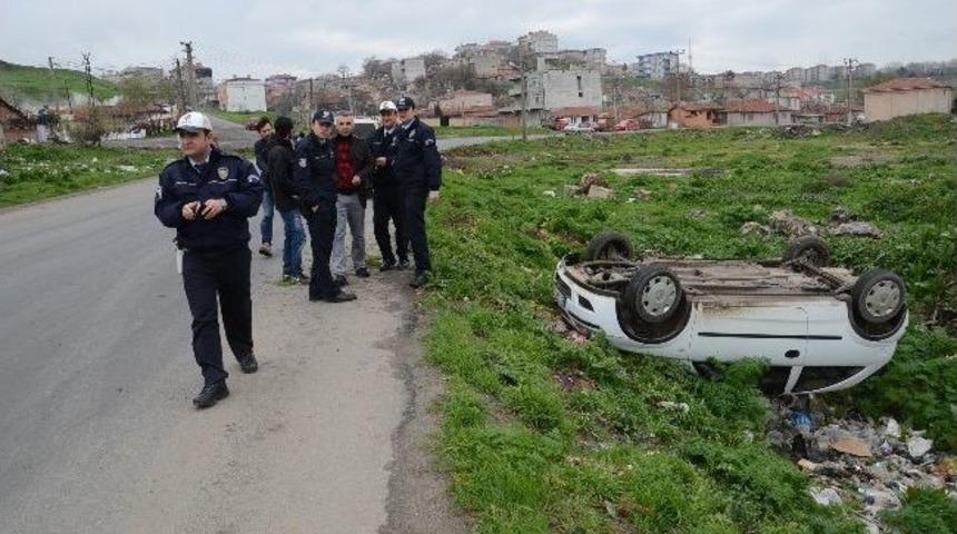 &Ouml;n&uuml;ne &Ccedil;ıkan K&ouml;peğe &Ccedil;arpmamak İ&ccedil;in Manevra Yapınca Şarampole Yuvarlandı