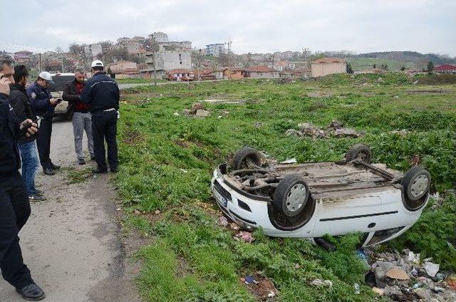 Önüne Çıkan Köpeğe Çarpmamak İçin Manevra Yapınca Şarampole Yuvarlandı