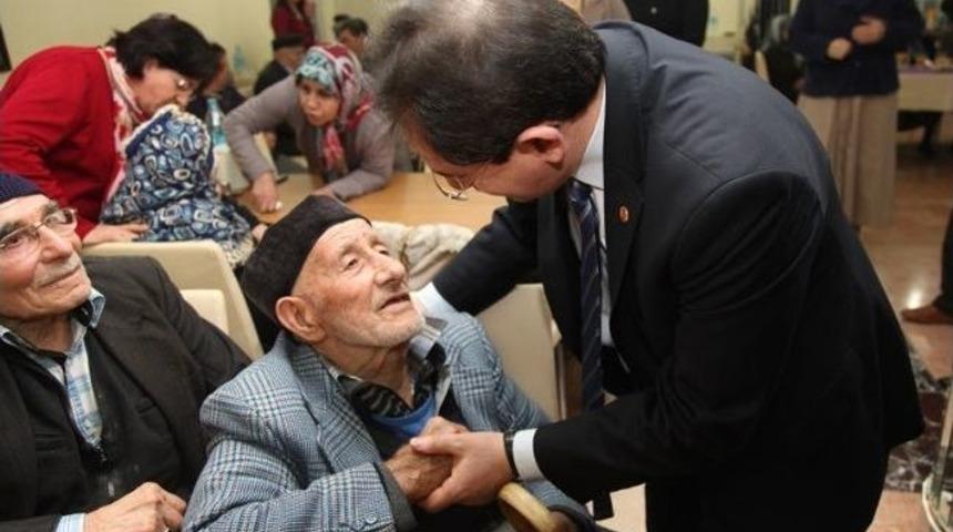 G&ouml;n&uuml;l El&ccedil;ileri&rsquo;nden Huzurevi&rsquo;nde Eğlence