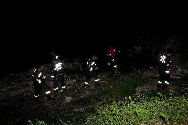 Ağabeyinin İntihar Ettiği Köprüden Atladı