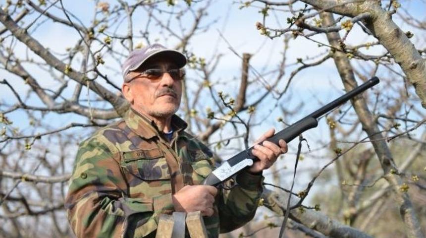 Kiraz &uuml;reticileri silahlı n&ouml;bette