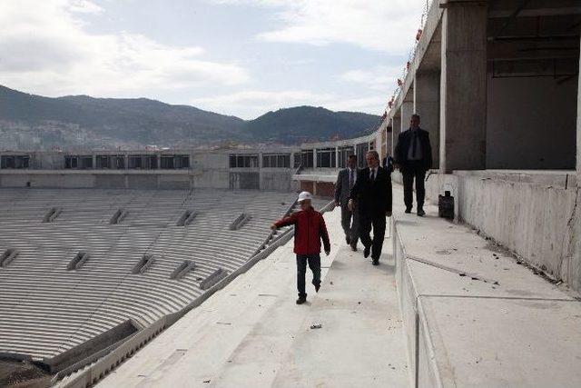 Timsah Arenada Sıra Çatıya Geldi