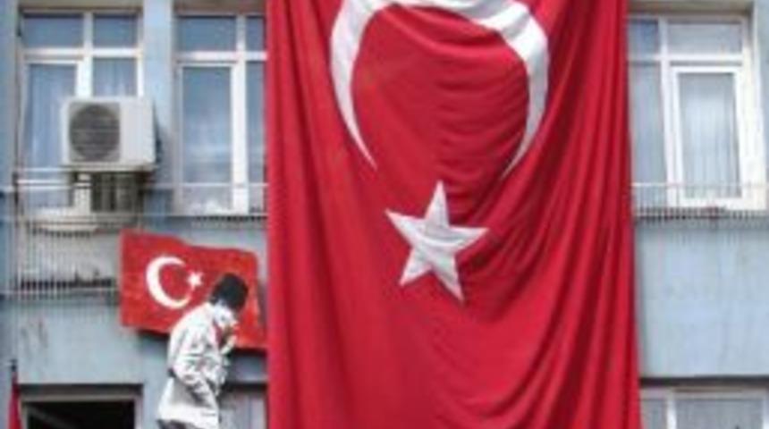 &Ouml;demiş Chp&rsquo;den T&uuml;rk Bayraklı Tepki
