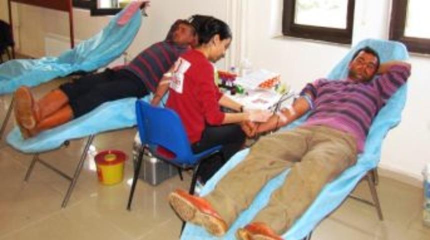 &Ouml;demiş Belediyesi Personelinden Kan Bağışı