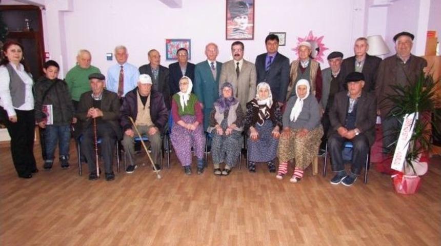 Huzurevi, Şarkı Ve T&uuml;rk&uuml;lerle Şenlendi