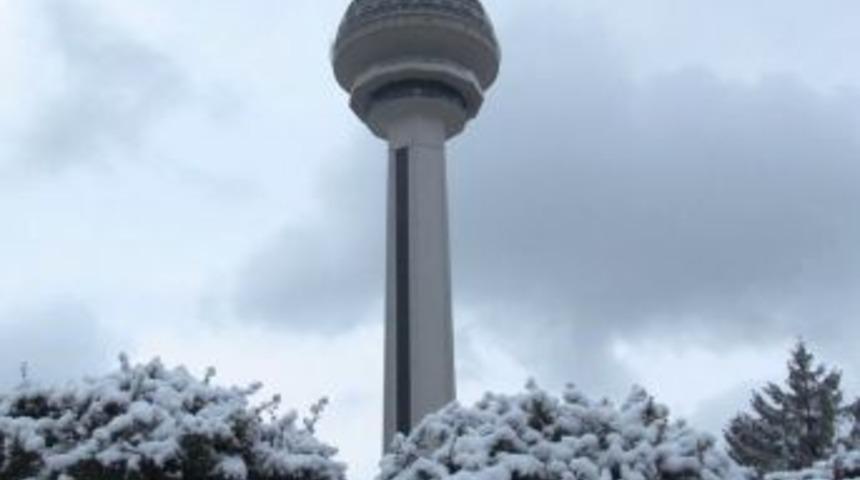 Ankaralılar G&uuml;ne Karla Uyandı