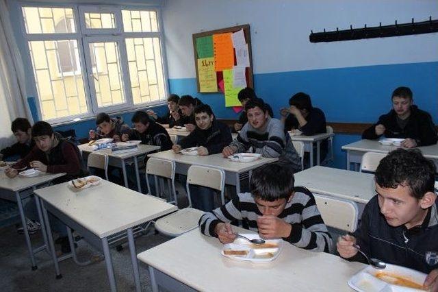 Alaplı İmam Hatip Lisesi Öğrencilerinden Çanakkale Menüsü