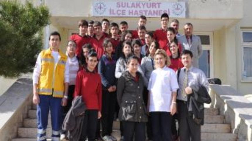 &Ouml;ğrenciler Hastanede Eğitim G&ouml;rd&uuml;ler