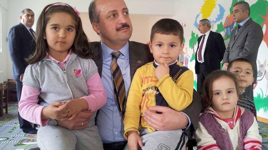 Başkan Akg&uuml;l Kadın Ve &Ccedil;ocukları Ziyaret Etti