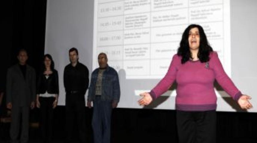 Ankara Yenimahalle&rsquo;de &lsquo;Toplum Ve Şizofreni&rsquo; Konuşuldu