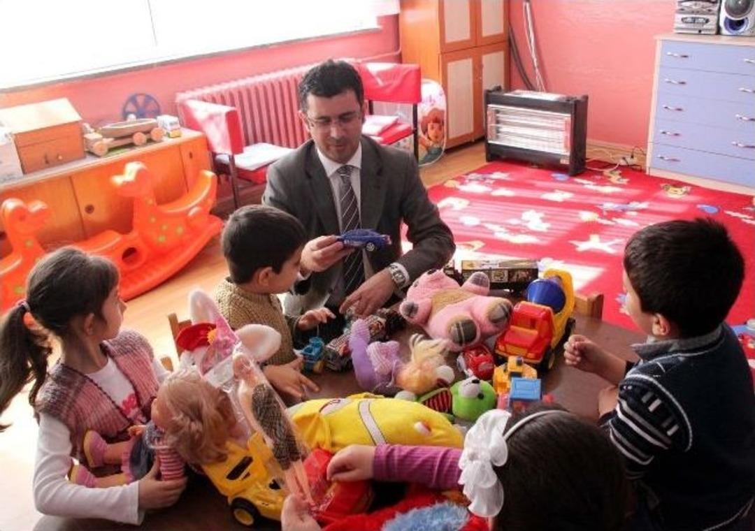 Bergama'da Oyuncak Kumbarası Dolmaya Devam Ediyor