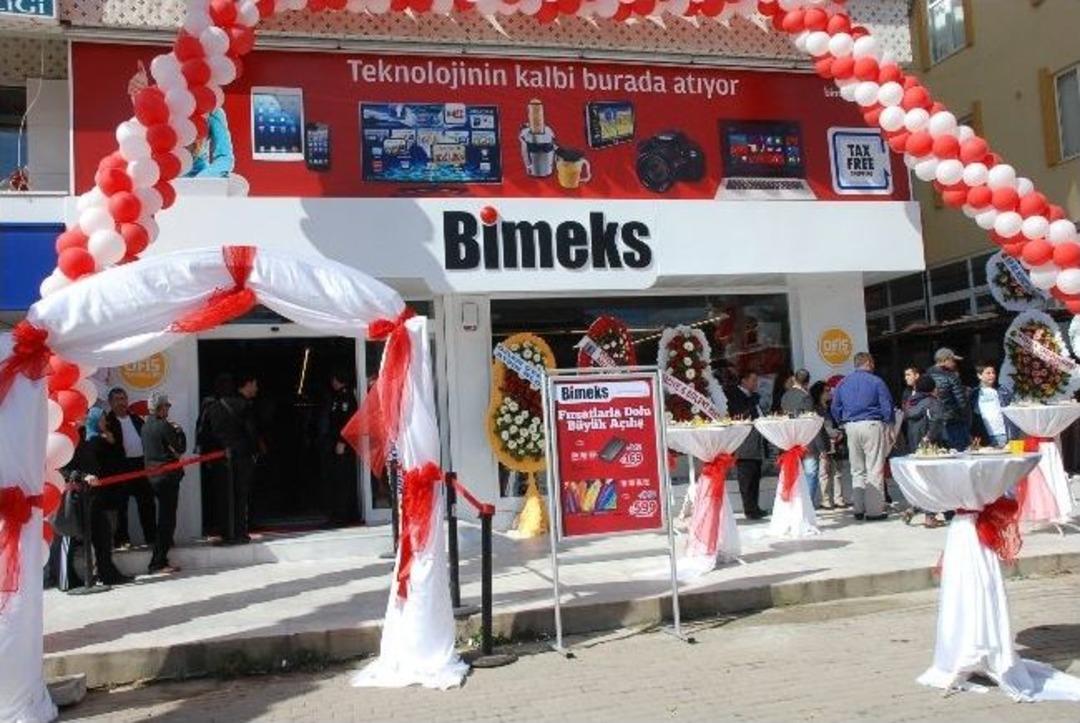 Bimeks Mağazası A&ccedil;ılışında İzdiham..