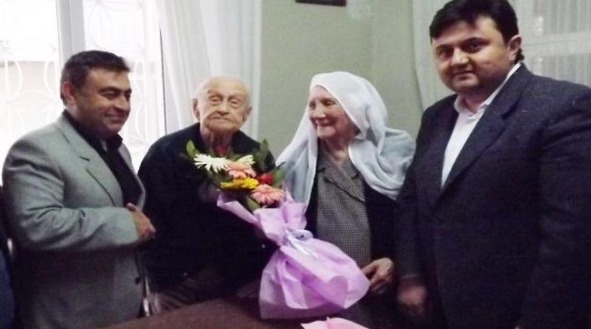 Kula Ak Parti'den Yaşlılara Ziyaret