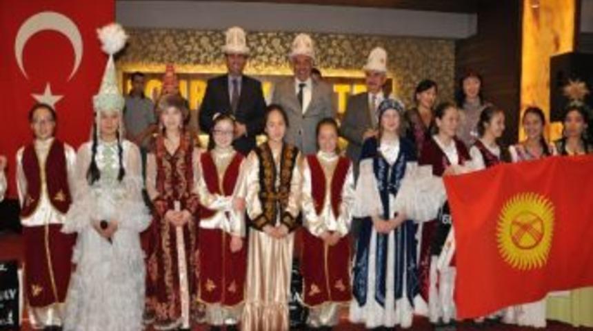 Kırgız &Ouml;ğrenciler D&ouml;rtyol'da