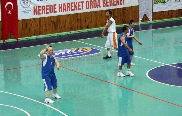 Zihinsel Engellilerden Gangnam Şov 1