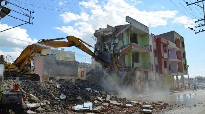 Mithatpaşa&rsquo;da Yıkım S&uuml;r&uuml;yor